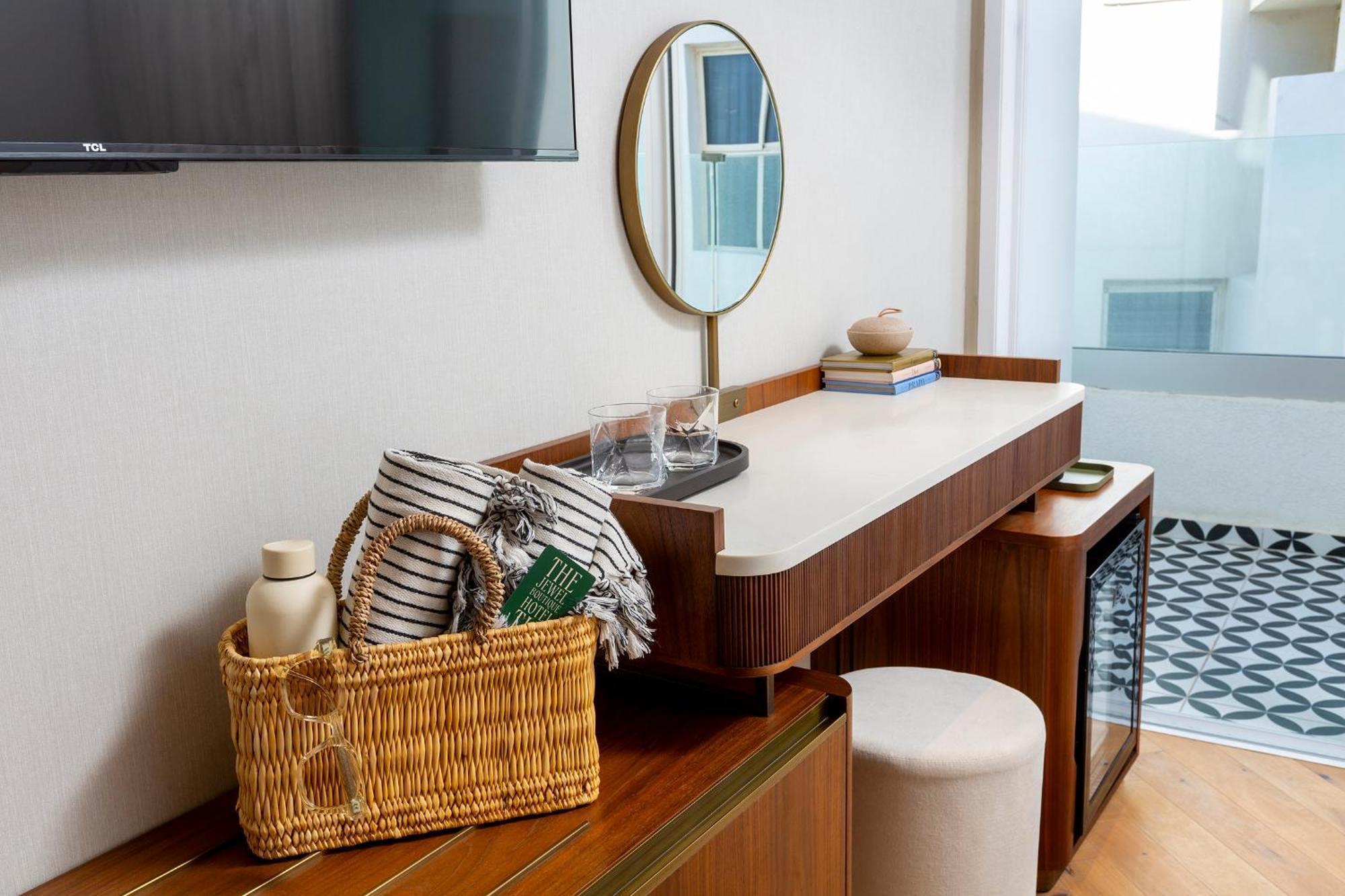 Jewel Tlv